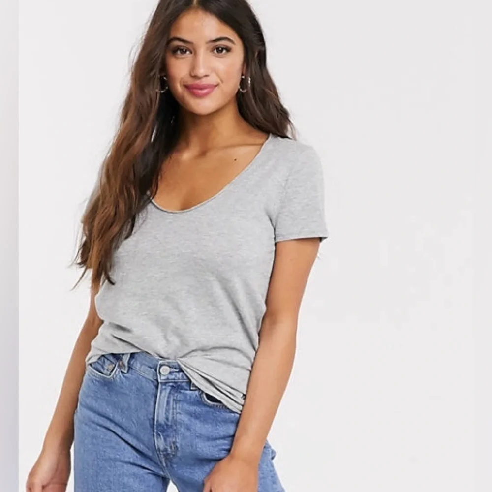 Abercrombie & Fitch V Neck TShirt - Grey - Size S